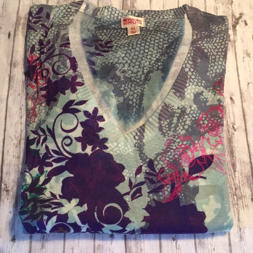 Lightweight v neck long sleeve sweater